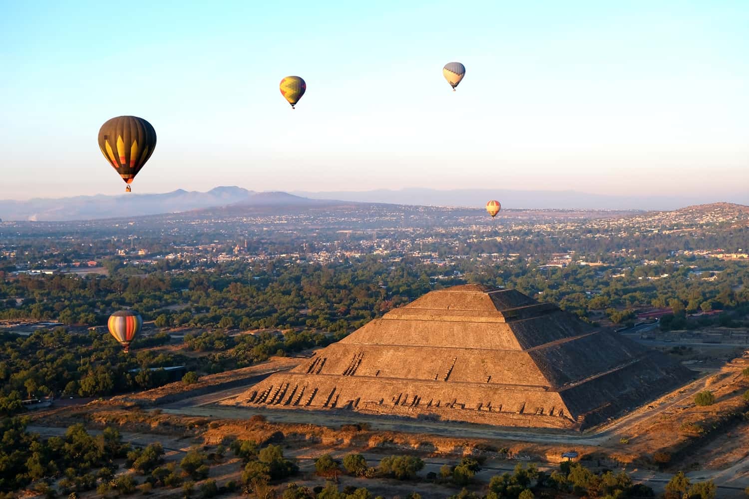 Take a balloon ride in Teotihuacán in Mexico Luxury Hotel Deals