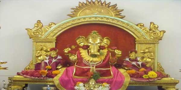 2300-idol-of-lord-ganesha-in-the-ganesh-temple-malvan