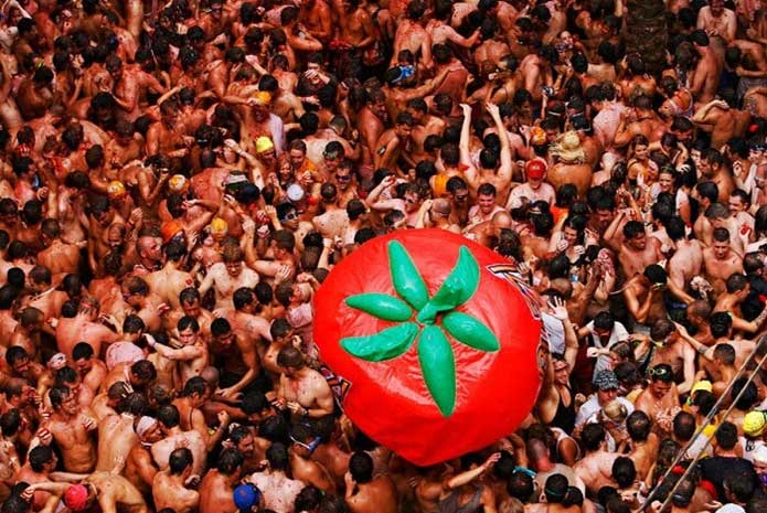 La Tomatina Festival – World’s Largest Food Fight Festival La Tomatina Festival – World’s Largest Food Fight Festival