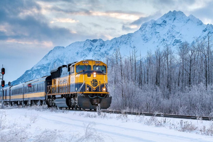Did You Know About A Scenic Train That Takes You On A Week-Long Adventure to Northern Lights?