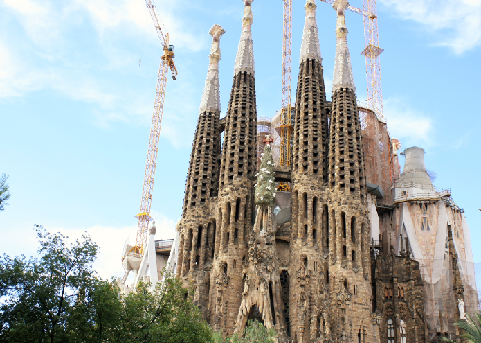 La Sagrada Familia In Barcelona : A Journey Through Gaudi’s Imagination