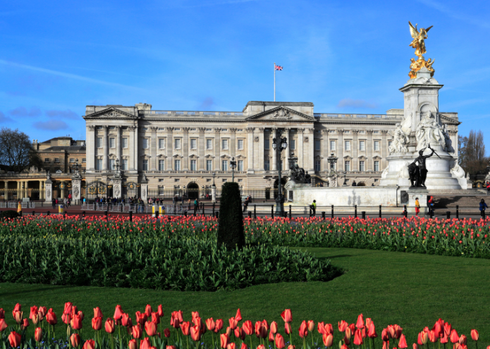 Buckingham Palace London : Symbol Of British Monarchy And National Identity!