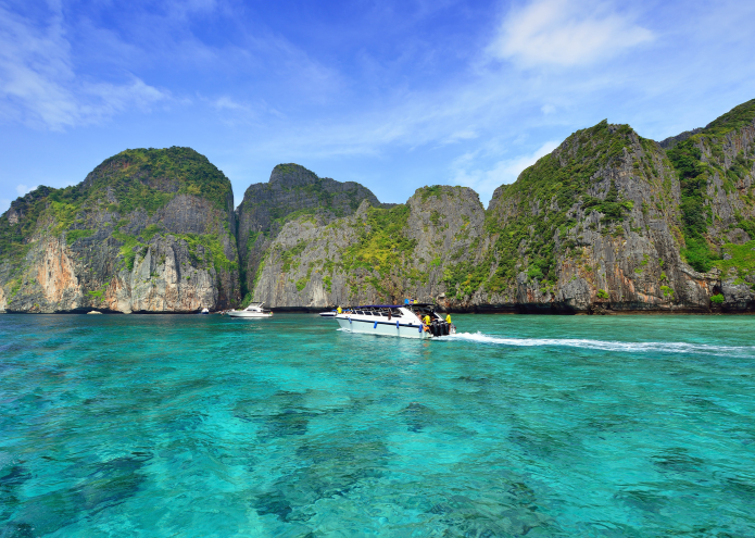 A Slice of Heaven: Discovering the Beauty of Phi Phi Islands!