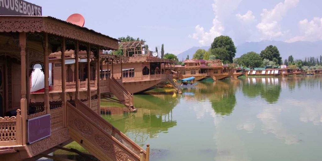 houseboat in Kashmir