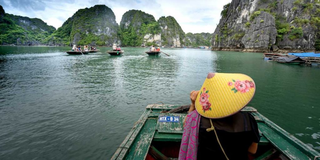Ha Long Bay Tourist